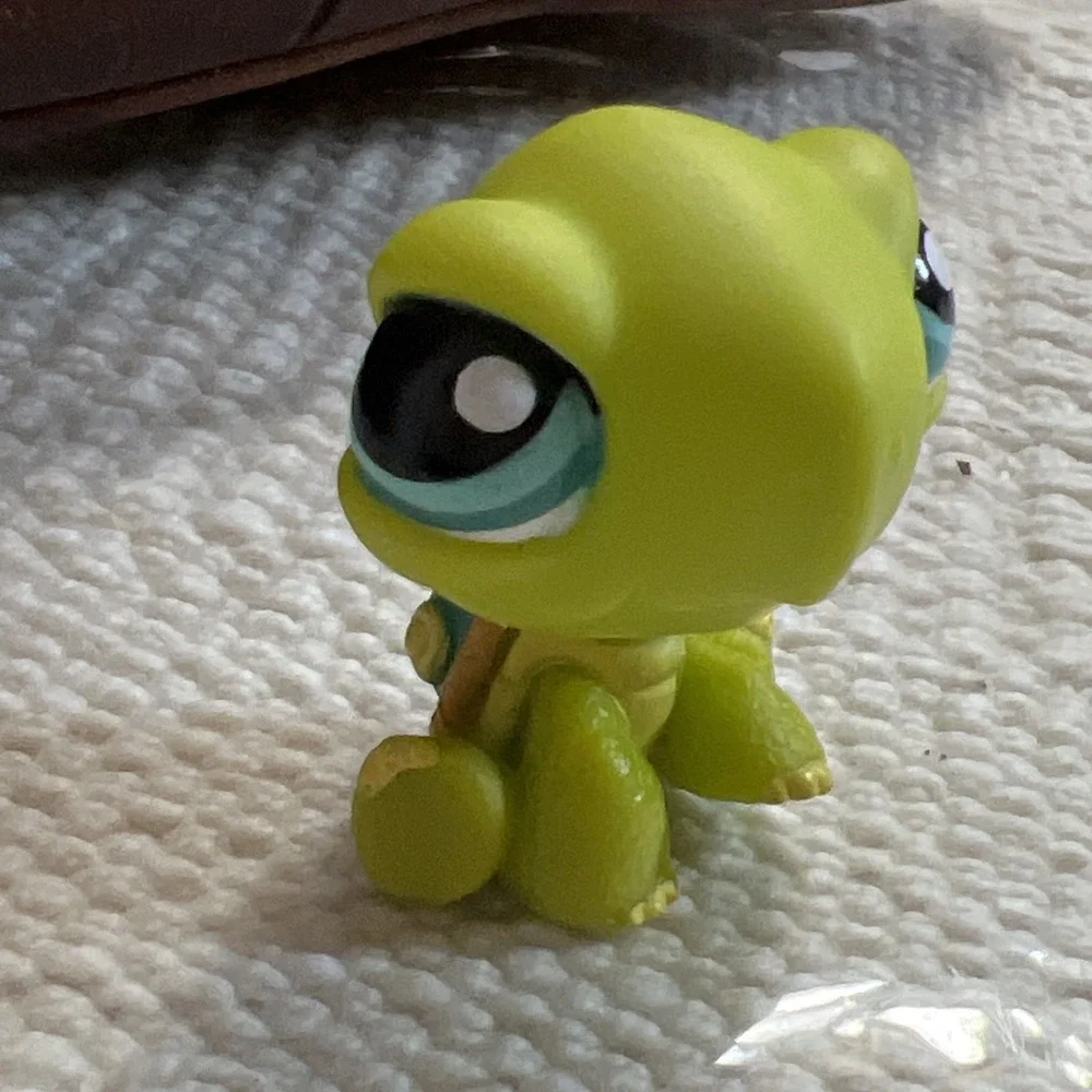 Littlest Pet Shop # 031 Sitting Turtle Green Aqua Eyes‎ LPS Hasbro 2006